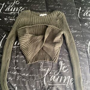 Long sleeve crop top